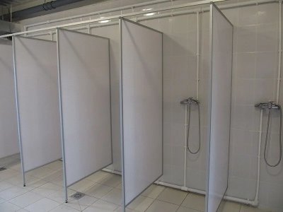 Изготовление и монтаж офисных, сантехнических и душевых перегородок и кабин из ПВХ, алюминия и ДСП